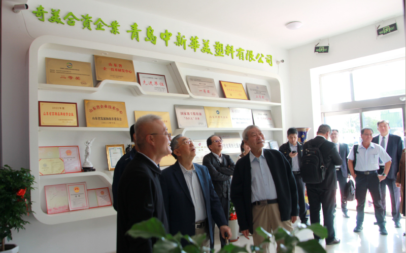 Bienvenido al Presidente Xu (CHIMEI) en Qingdao Zhongxinhuamei