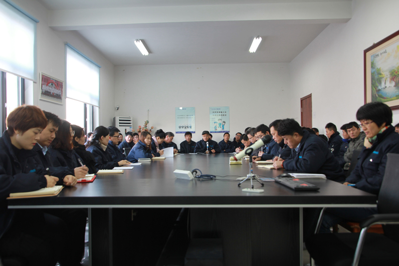 公司總經(jīng)理王東先生強(qiáng)調(diào)公司要對每一位員工負(fù)責(zé)、對公司負(fù)責(zé)，公司要安全生產(chǎn)，各個工段不違規(guī)操作，以及可能存在的安全隱患，安全第一。