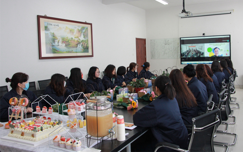 公司王東總經(jīng)理在隔離期間依舊不忘給大家準(zhǔn)備節(jié)日禮物、送上祝福！